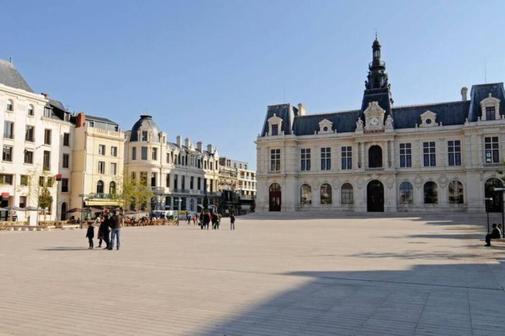 Appartement En Face De La Gare - Centre Ville Poitiers Buitenkant foto